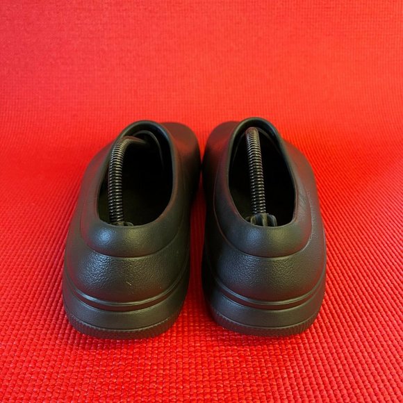 Crocs Mens Leather Round Toe Low Top Slip On Black Casual Clogs Shoes Size 12